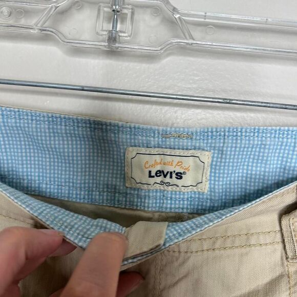 Vintage Y2K 2000s Levi's cream cargo capri pants - Picture 3 of 8